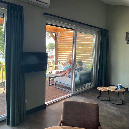 Camping Kleine Belterwijde, Wiede Lodge Met Uitzicht Over Het Water ภายนอก รูปภาพ