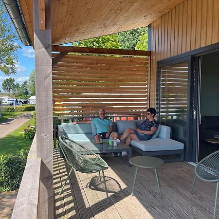 Camping Kleine Belterwijde, Wiede Lodge Met Uitzicht Over Het Water ภายนอก รูปภาพ