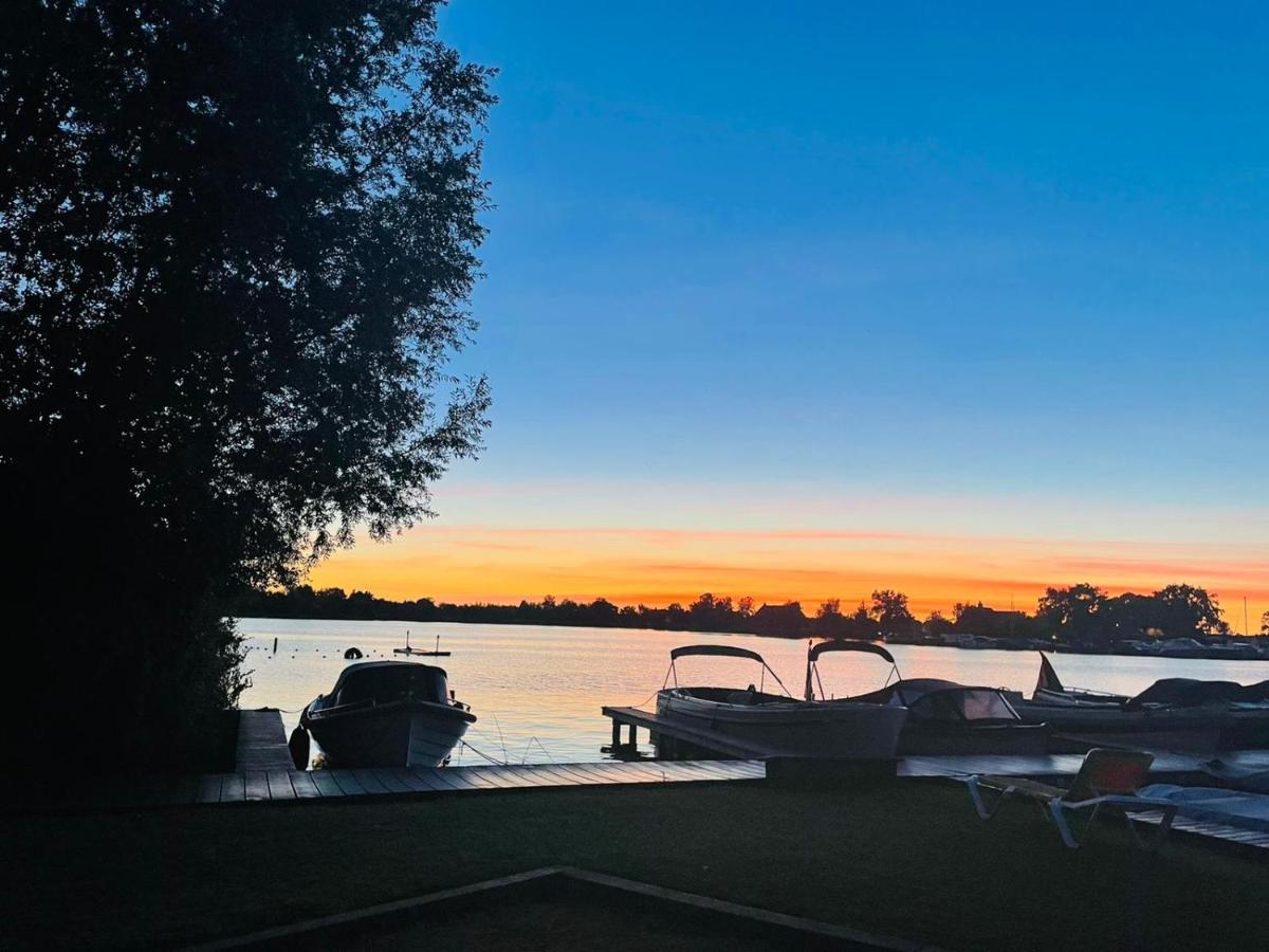 Camping Kleine Belterwijde, Wiede Lodge Met Uitzicht Over Het Water ภายนอก รูปภาพ
